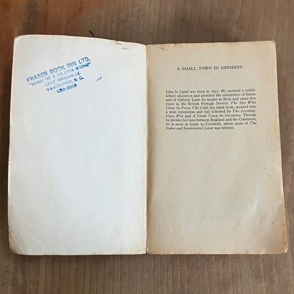 John Le Carré A Small Town in Germany - vintage 1974 edition paperback Book - Picture 3 of 15